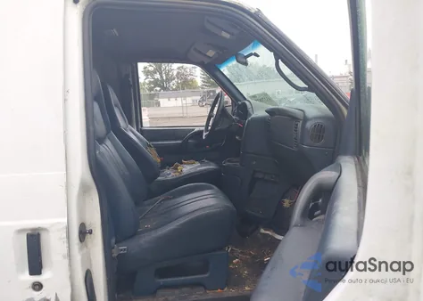 1998 Chevrolet Astro z USA, uszkodzony, nr VIN 1GCDM19WXWB205907